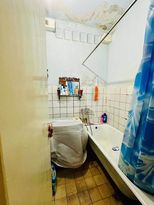 Продается квартира в Янгиюле 1 этаж 4 комнатная (Без ремонта)