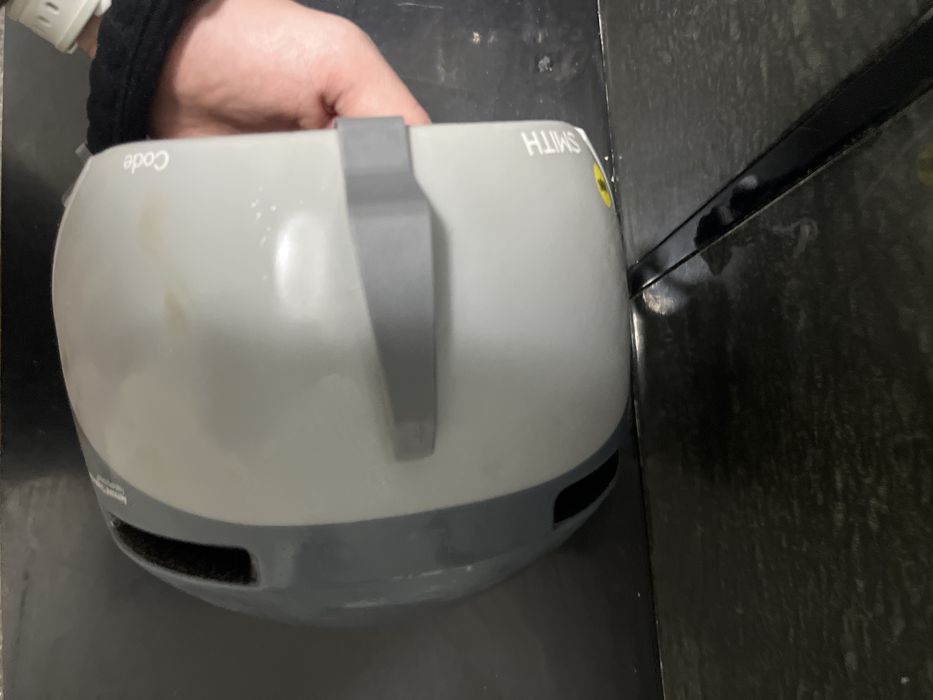 Продавам очила и каска за ски (могат да се използват и за друго)