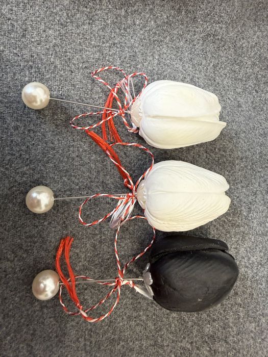 Brosa lalea martisor Martie