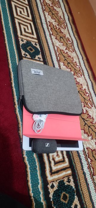 ipad 6 32gb с поддержкой сим картой и Наушники