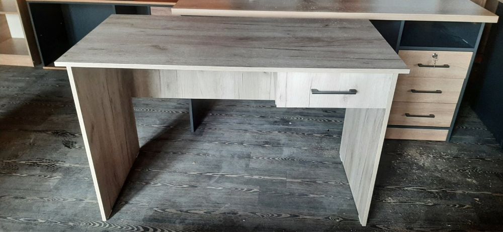 Ofisni stol sotiladi