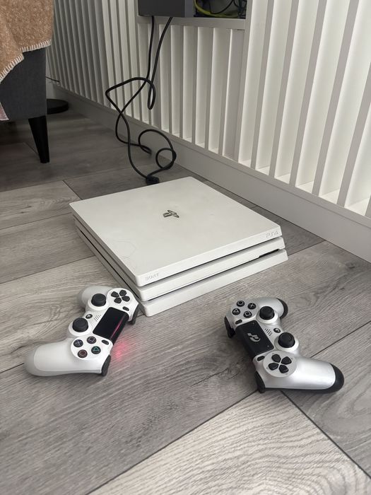 Ps4 Pro Alb, 2 manete