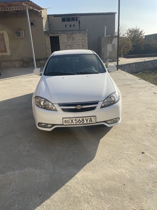 срочно продается машина Gentra 2018