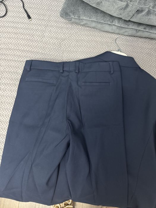 Продам школьный костюм