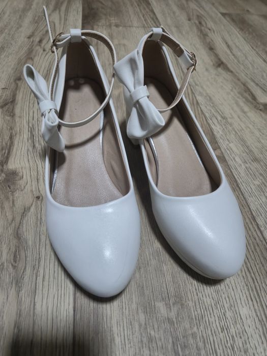 Pantofi eleganti albi/negri