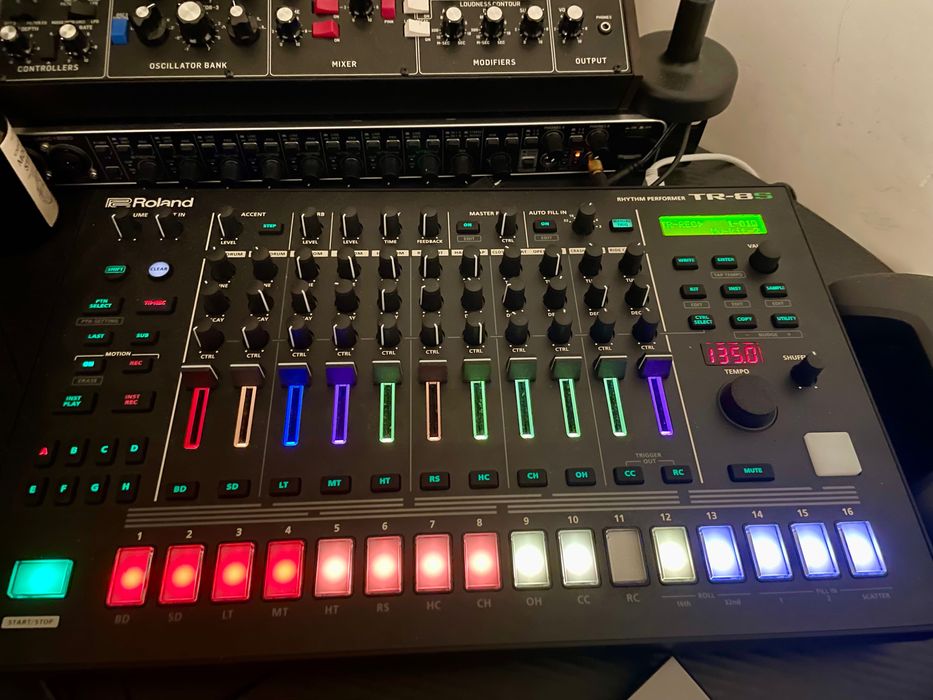 Roland TR-8S Groove Box