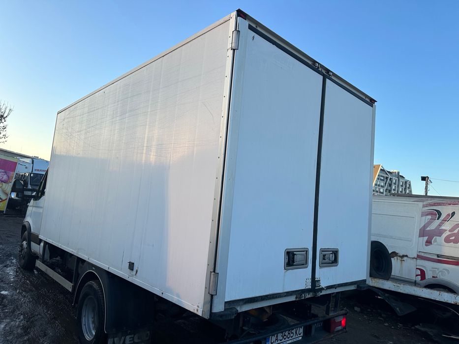 Продавам хладилен фургон от ивеко дейли