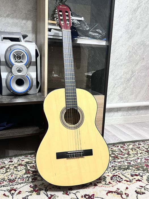 Продам гитару бу, не играл.