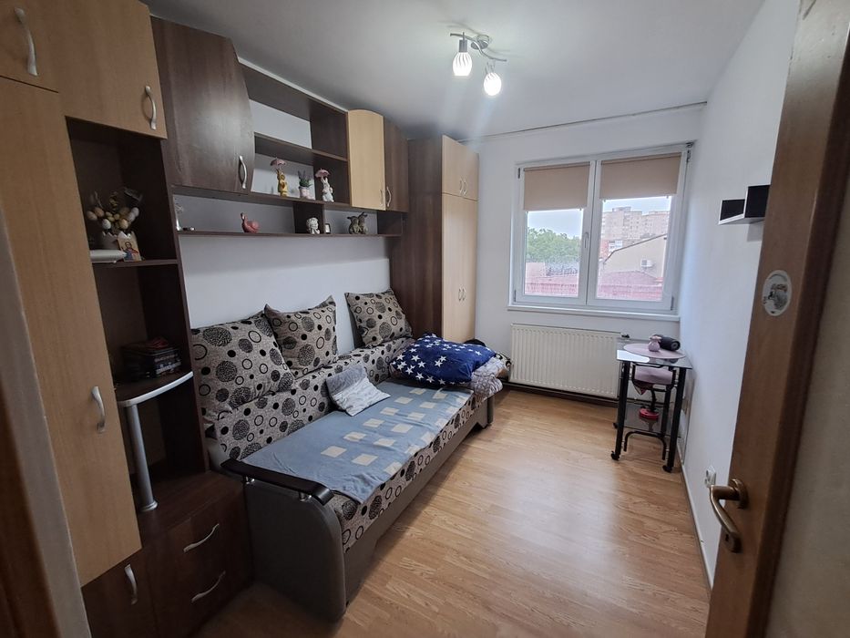 Vand apartament 2 camere decomandat. Zona Bisericii Romane. Brasov