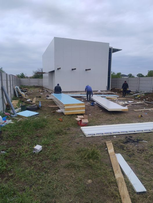 Construim case din structura metalica și panou sandwich