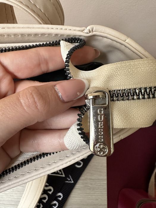 Дамска бежова чанта Guess
