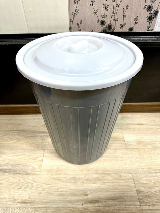 Бак круглый с крышкой