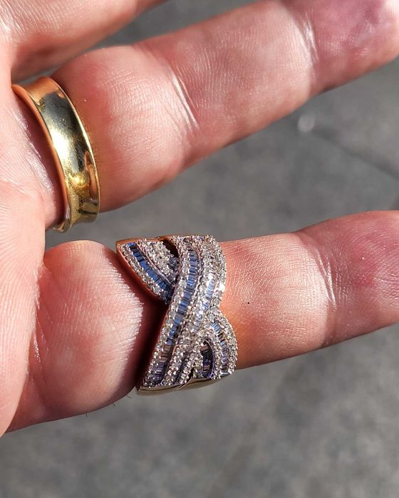 Inel superb din aur galben/alb 14 k+ 220 briliante/ baghete = 2ct, Swung design