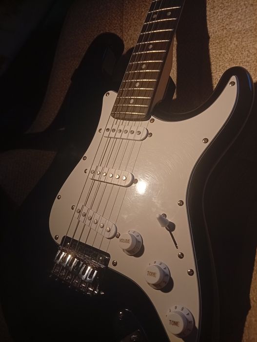 Squier sonic Stratocaster by fender