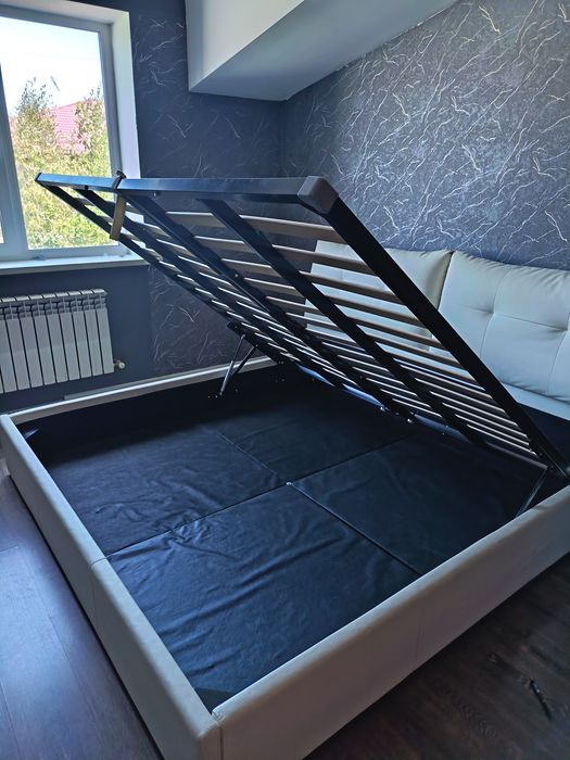 Продам кровать двух спальную