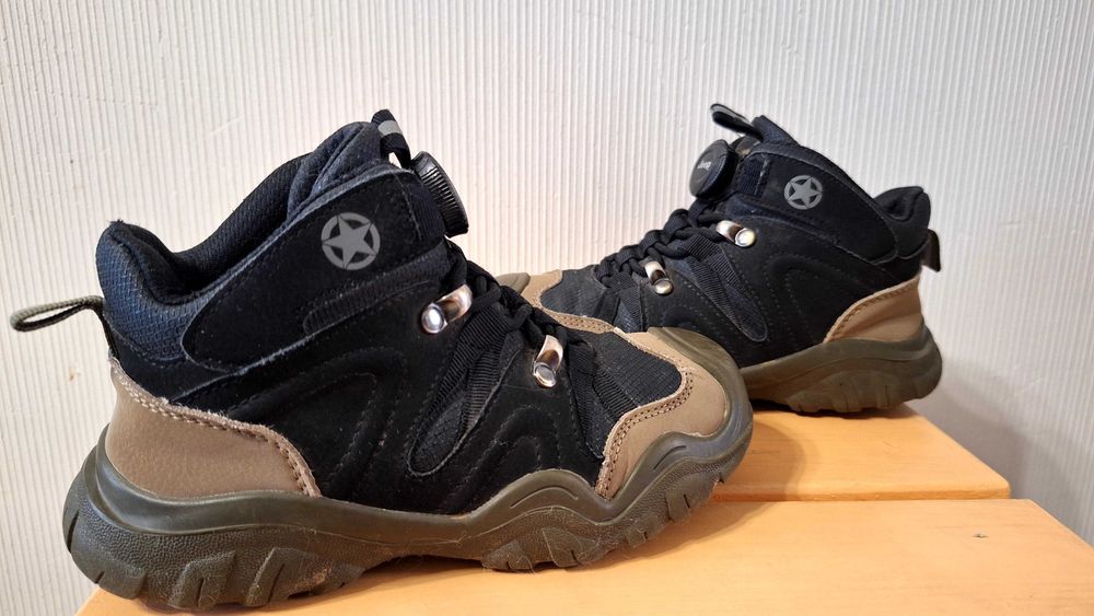 Ботинки детские , кроссовки тёплые