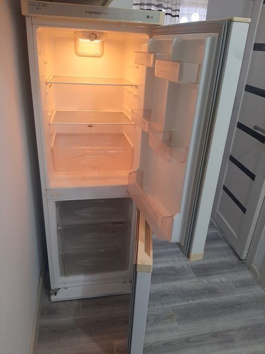 Холодильник белый