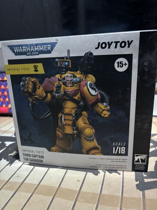 Figurina Warhammer ,,Imperial Fists Third Captain Tor Garadon"