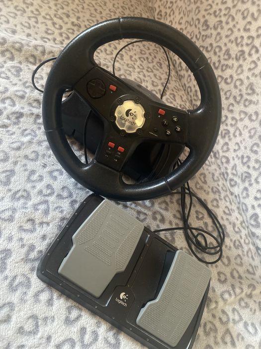 Volan si pedale Logitech