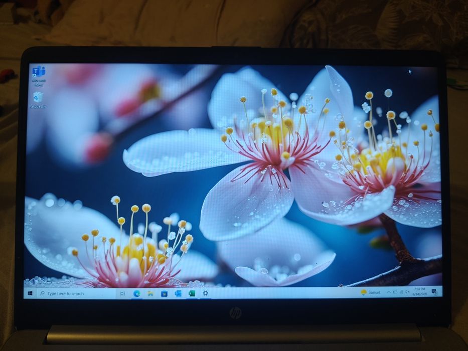 Laptop HP 15s, 8GB RAM, 512 SSD, Ryzen 3 5300