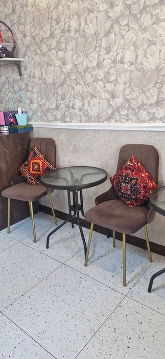 Срочно!  Продам 2 стола