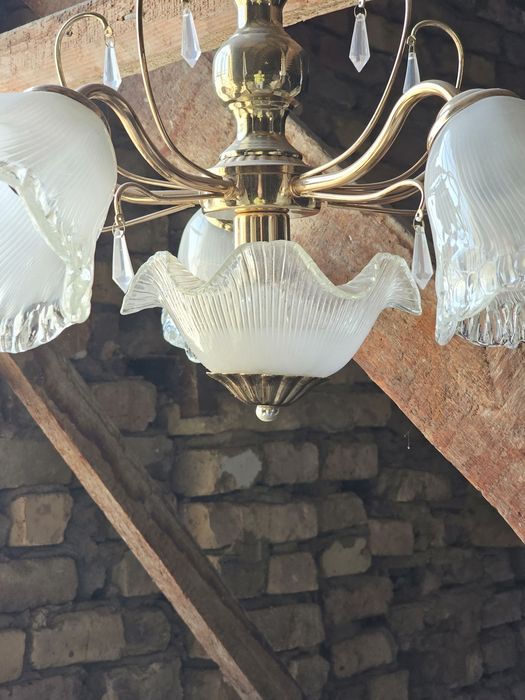 Люстра в хорошем состоянии