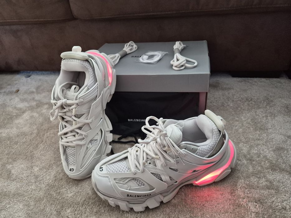 Balenciaga Track cu led 42