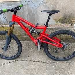 Bicicletă MTB Full Suspension, pregătită pentru trail și enduro SANTA CRUZ