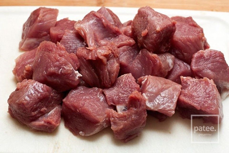 Сырой маринованный шашлык утка