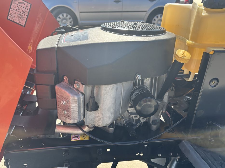 Трактрна косчка Хускварна CTH 180XP Kawasaki