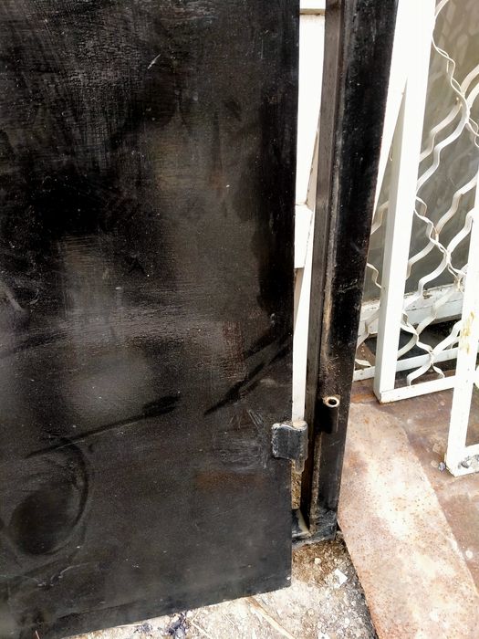 Железная входная дверь б/у