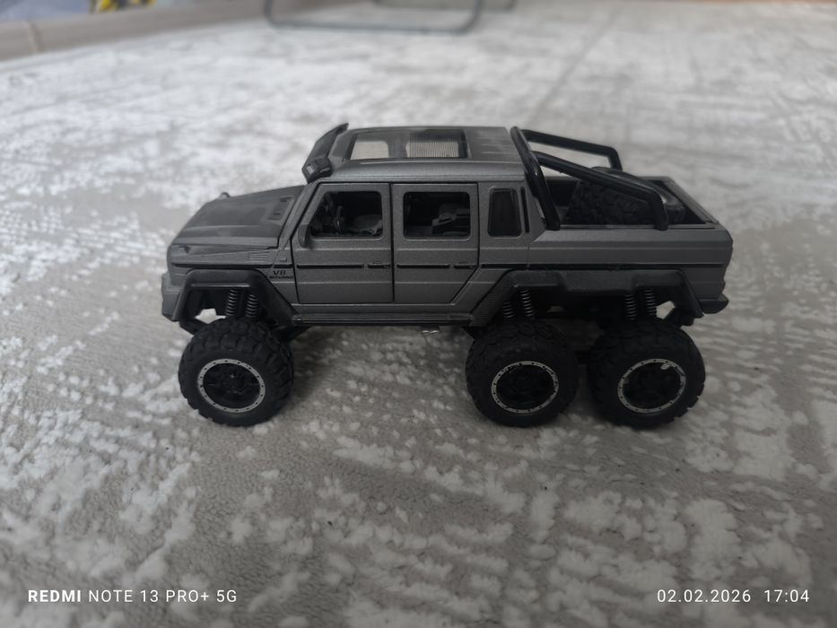 Продам модельку машины гелик 6х6
