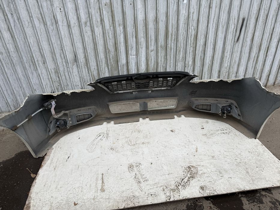 Бампер передний Субару