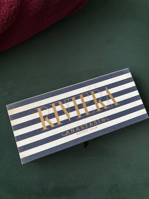 Paleta machiaj farduri de pleoape Anastasia Beverly Hills