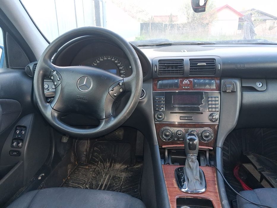 Vând Mercedes C220