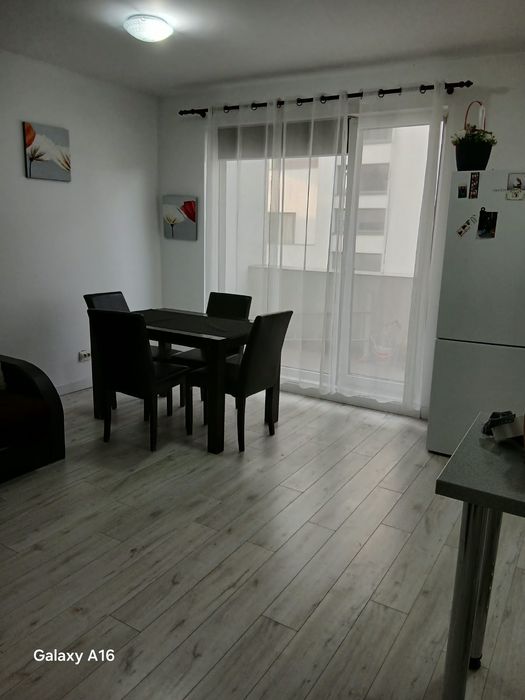 Închiriez apartament