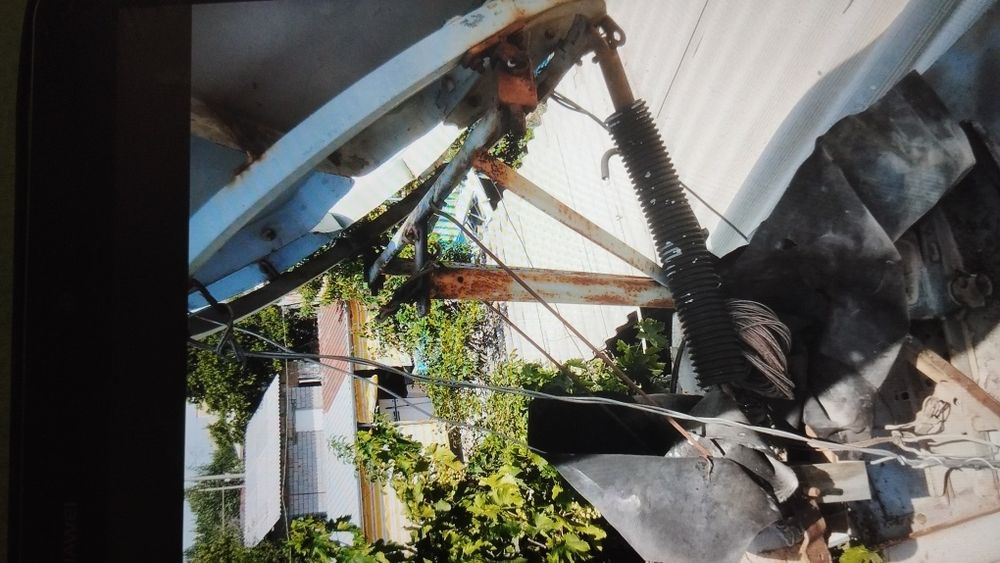 Продается спутниковая антенна большая , с головками и мотором