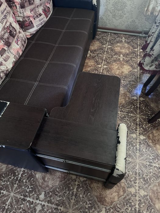Продается диван раскладное с подушками