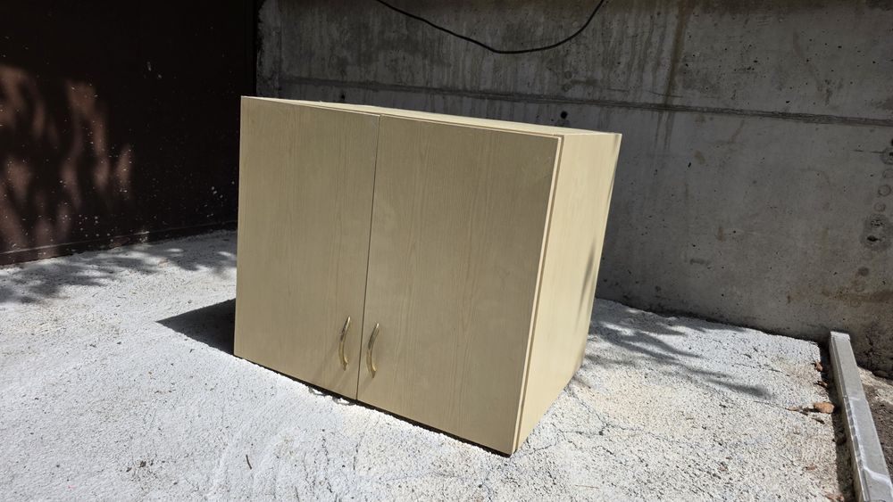 Продавам мебели / Бюро и Шкаф