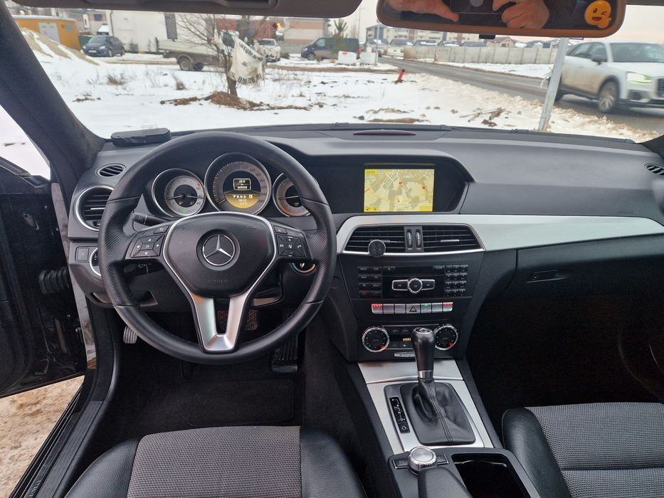 Vând mercedes c class w204 an 2012 facelift  ful led