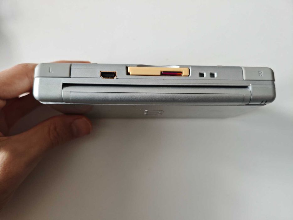Nintendo DS Lite - качени много игри