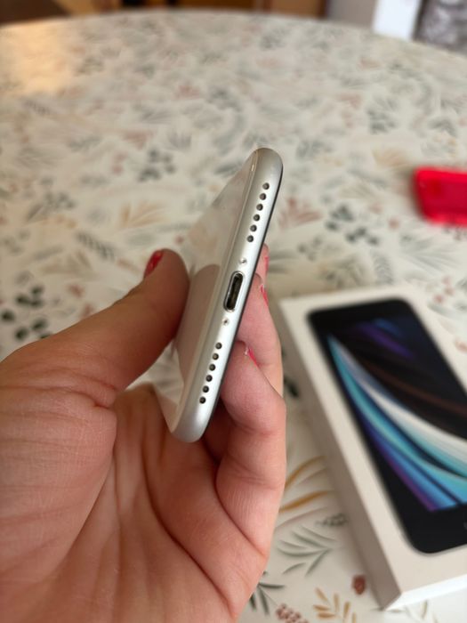 Iphone SE 2020- White -Като нов-без драскотини