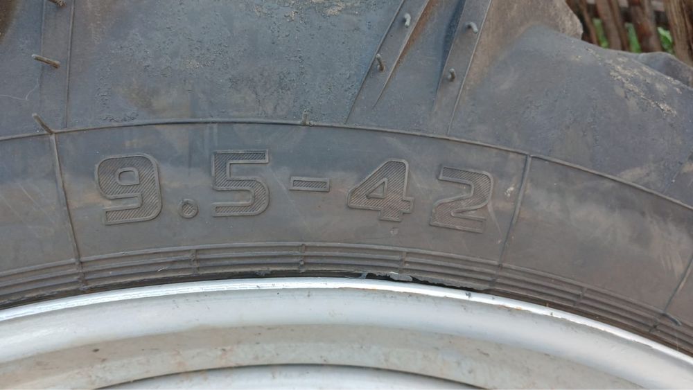 Продам шины,двигатель ямз 238