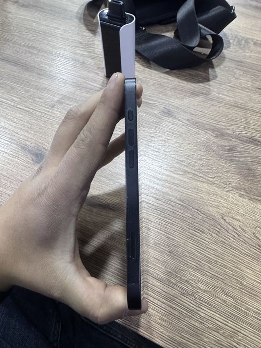 Iphone 16e с гаратнией