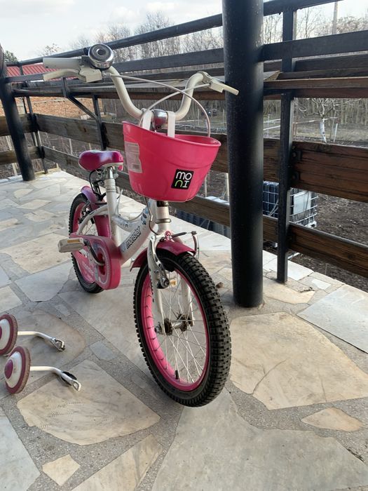 Детско колело в добро състояние с предпазна каска