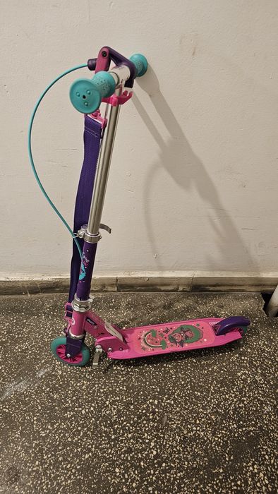 Vând 2 trotinete