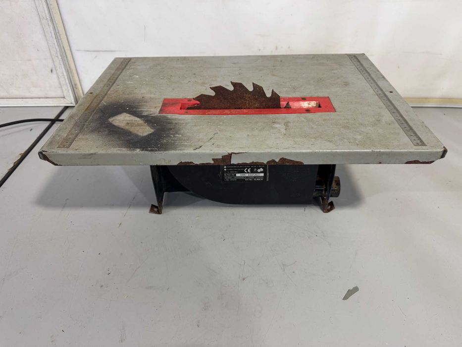 Циркуляр за дърво - 600 W / 200мм