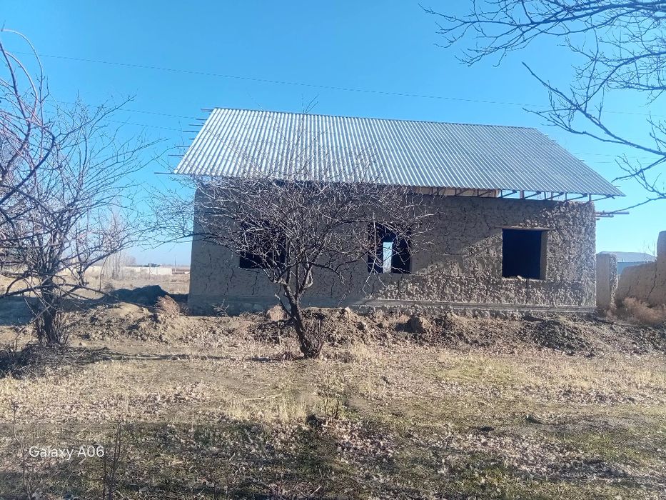 Uy joy sotiladi kadastir bor