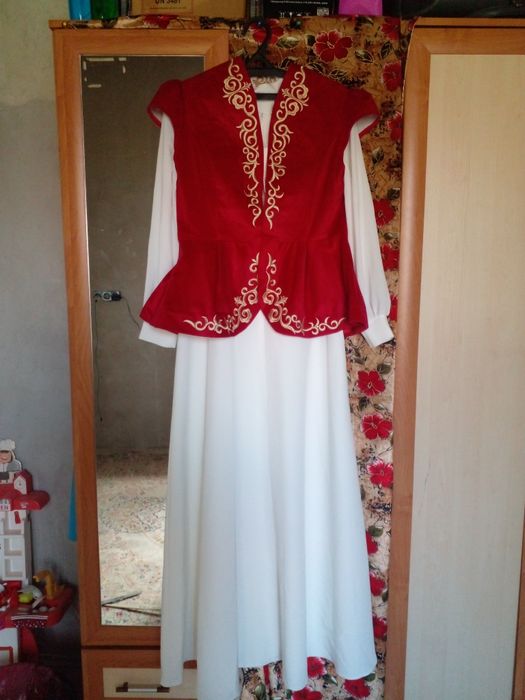 Қазақша көйлек сатылады.қажикеймен бірге размер 46