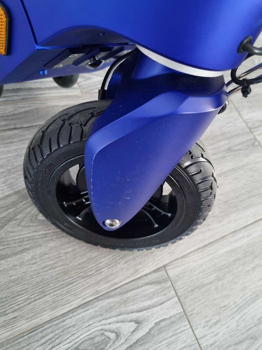 Trotinetă electrică Si.o K2.2 – doar 6 km – albastru metalizat